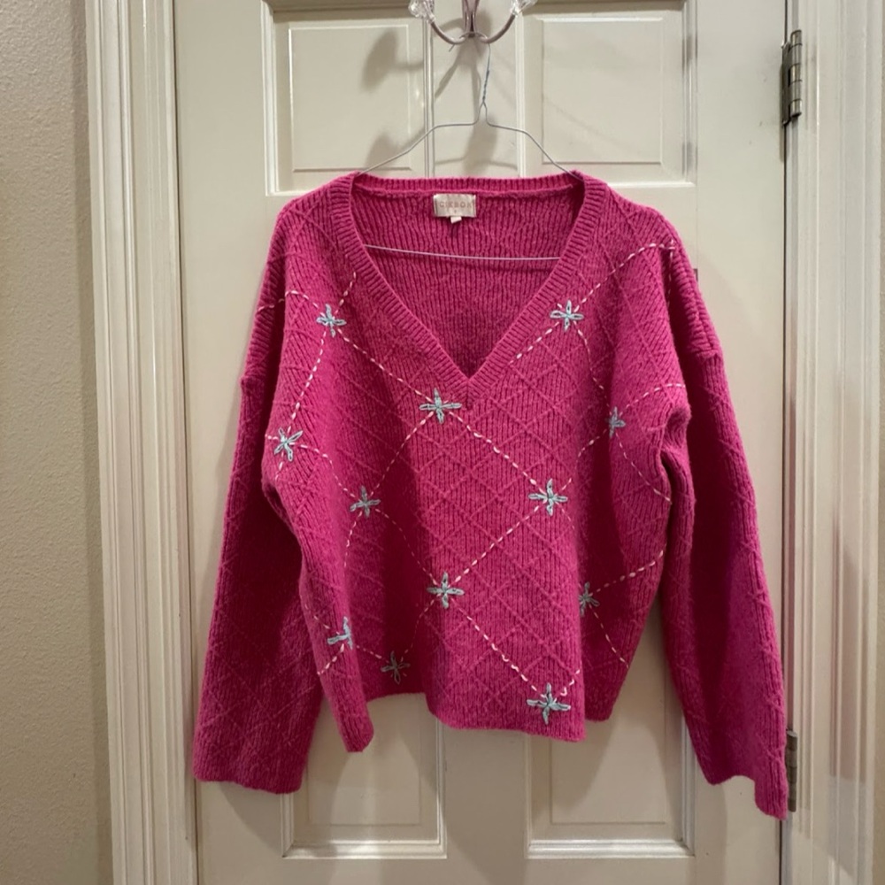 Pink V-Neck Sweater with Argyle Pattern